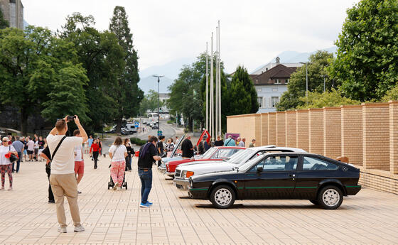 Old-Youngtimer Treff auf dem Peter-Kaiser Platz, Vaduz.