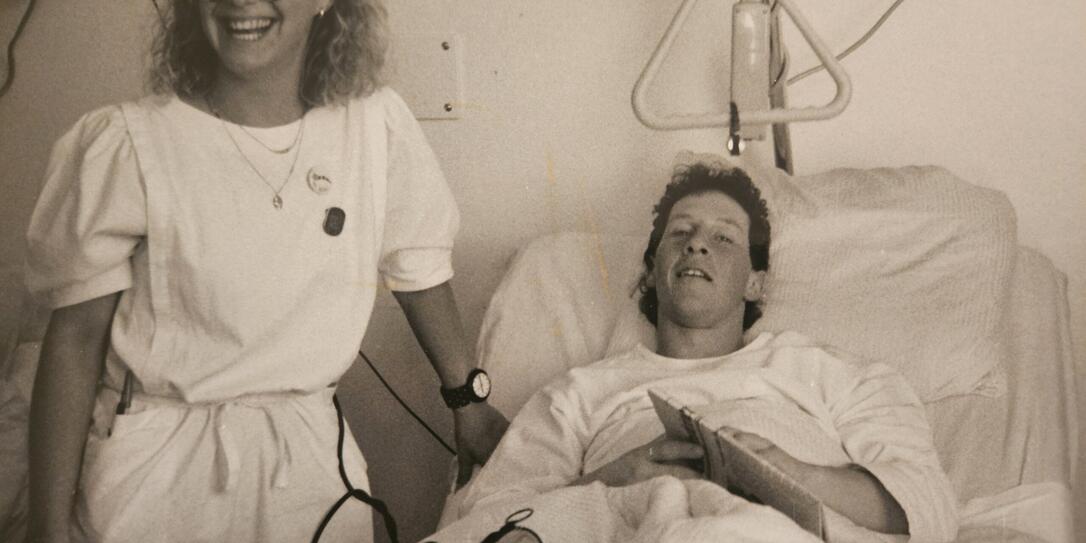 Konrad Schädler im Spital von Zell am See – gut betreut von einer Krankenschwester namens Rosi. Konrad Schädler im Spital von Zell am See – gut betreut von einer Krankenschwester namens Rosi.