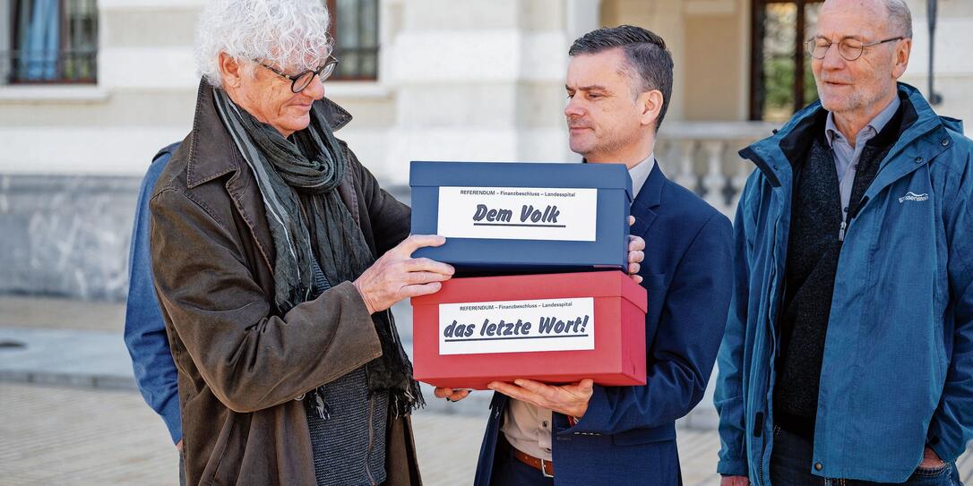 Übergabe Unterschriften Spital-Referendum Übergabe Unterschriften Spital-Referendum