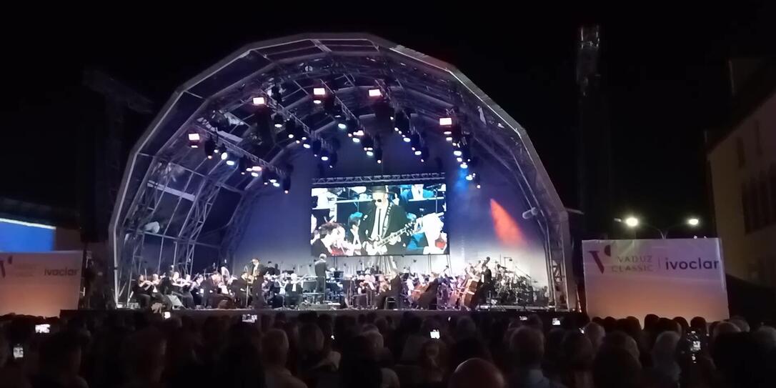 Roger Szedalik singt Santana beim Vaduz Classic