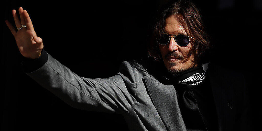 ARCHIV - Hollywood-Star Johnny Depp (57) tritt nach der jüngsten Prozess-Niederlage von seiner Rolle als Zauberer Gellert Grindelwald in der Serie «Phantastische Tierwesen» zurück. Foto: Frank Augstein/AP/dpa