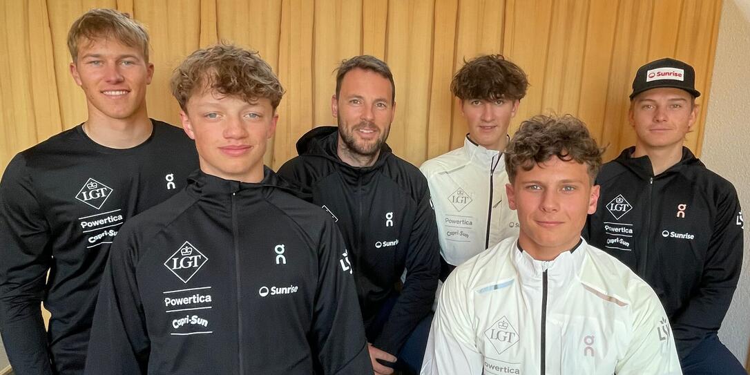 Das Nachwuchs-Herrenteam mit Noah Gianesini, Damian John, Simon Meraner, Josef Marxer, Jason Ruhe und Kilian Lercher (v.l.).