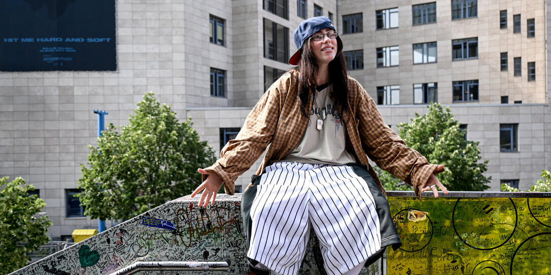 Mit nur 22 Jahren blickt Billie Eilish auf eine erfolgreiche Karriere. Auf Spotify zählt die US-Amerikanerin über 100 Millionen monatliche Hörer.